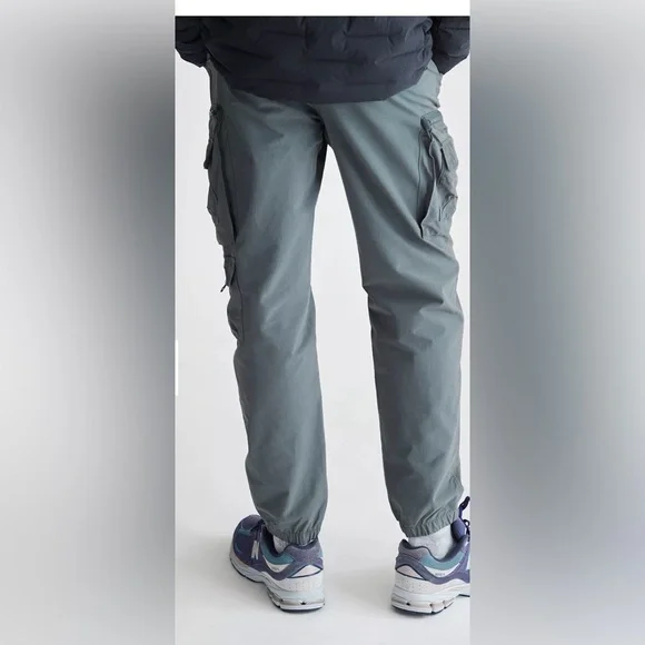 Urban Outfitters Standard Cloth Technical Cargo Jogger Pants M NWT - Picture 2 of 9
